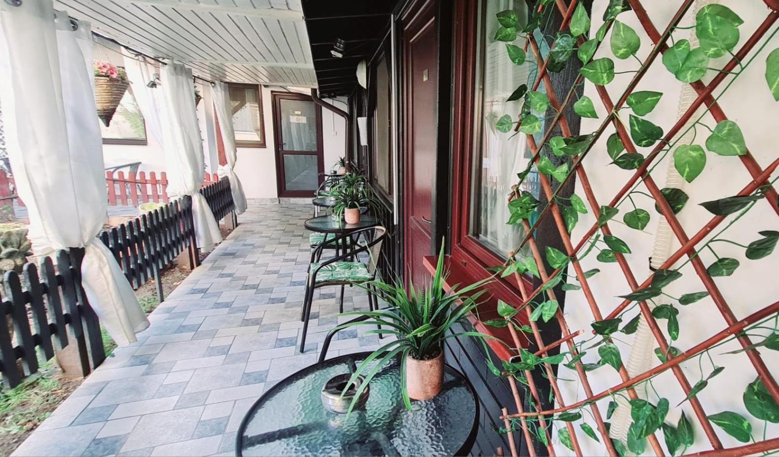 Pensiunea Red Rose Apartments Timişoara Buitenkant foto